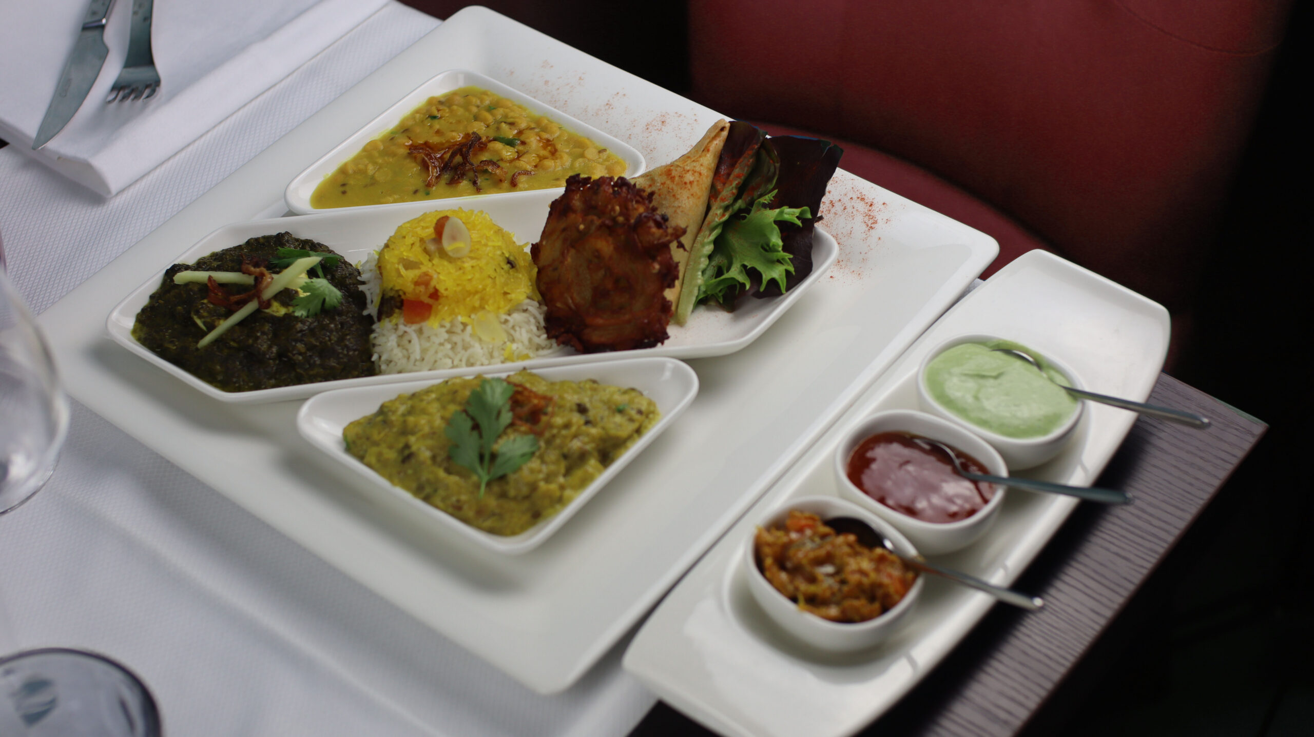 Assortiment entrées indiennes Restaurant Le Punjabi